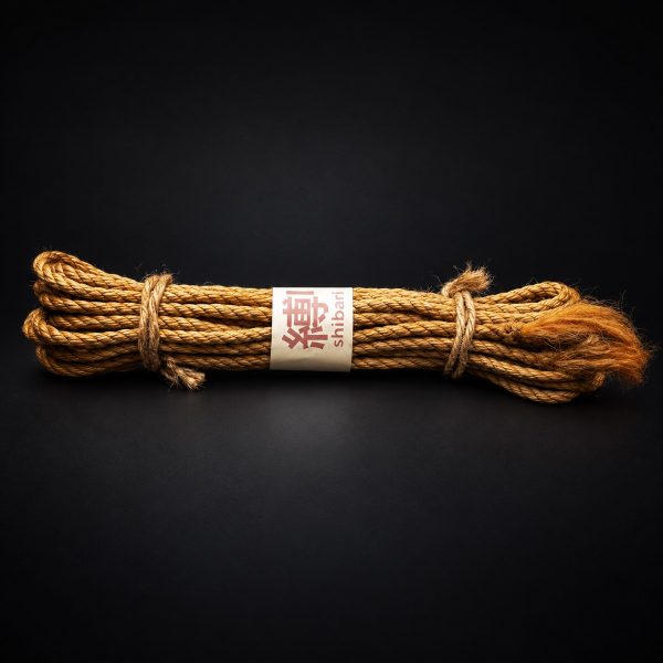 Cuerda de yute natural 8m con etiqueta shibari.cl