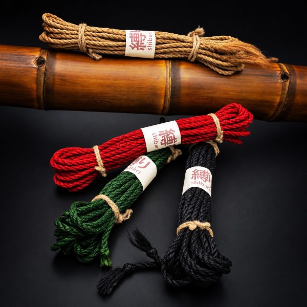 Set de 4 cuerdas de yute natural, rojo, verde y negro con etiqueta shibari.cl